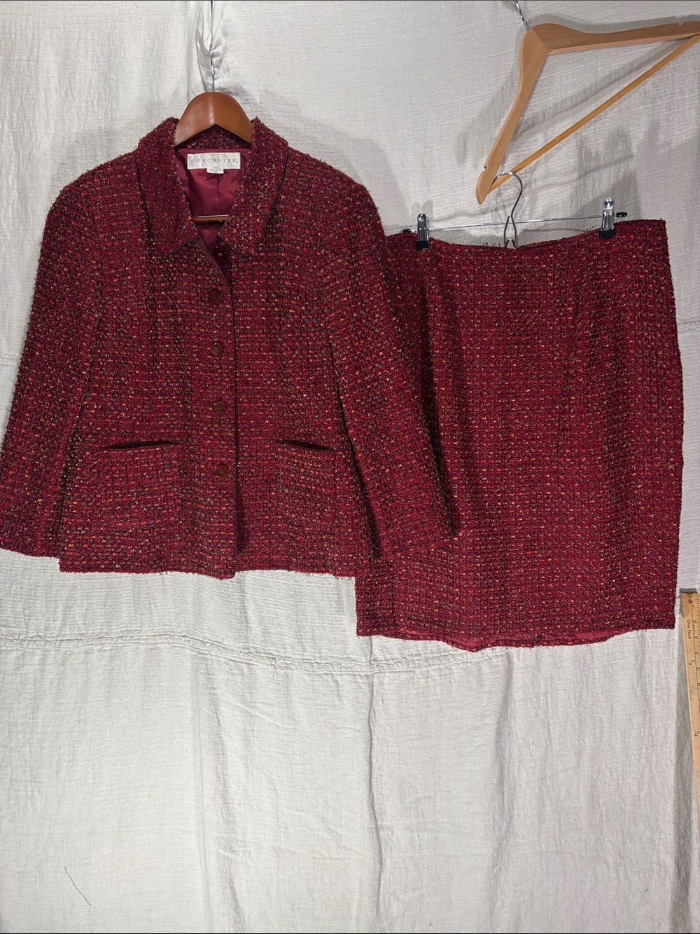 VTG Doncaster Tweed 2-Piece Skirt Suit Set Burgundy Red Metallic Size 18 USA EUC
